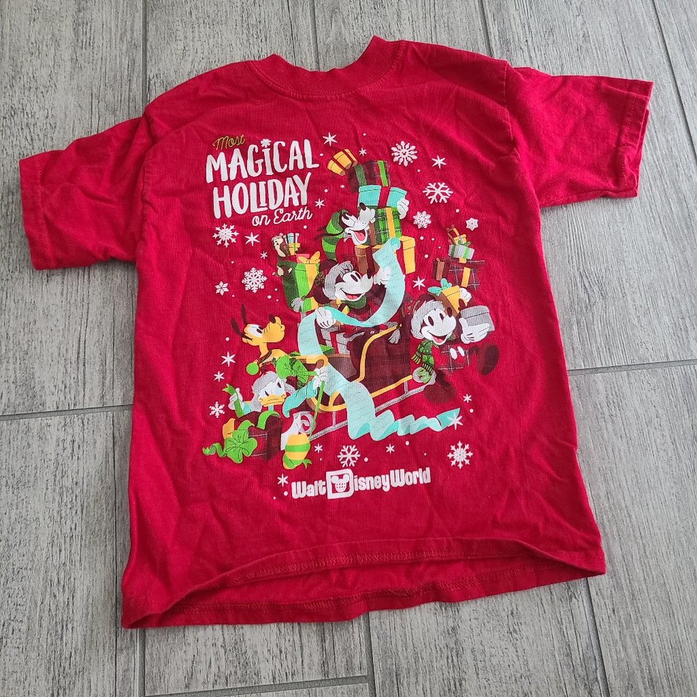 🏷 3/$15 or 5/$20 Disney Parks Mickey kids Christmas shirt red size XS